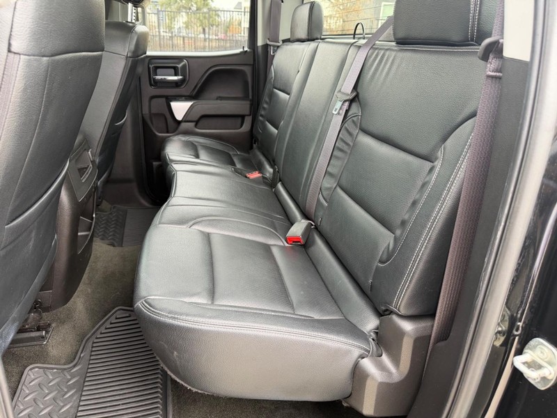 Chevrolet Silverado Vehicle Full-screen Gallery Image 18