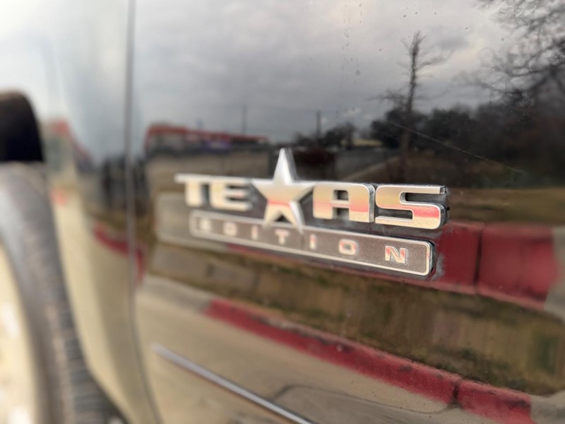 Chevrolet Silverado Vehicle Full-screen Gallery Image 22