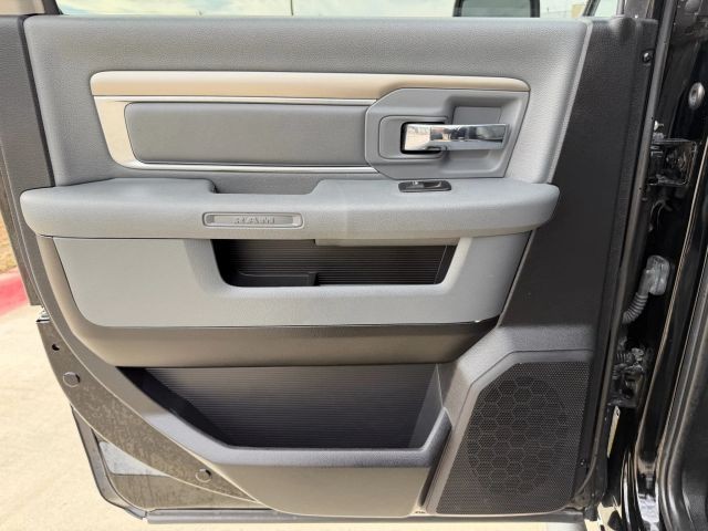 Ram 1500 Vehicle Full-screen Gallery Image 16