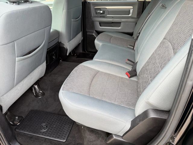 Ram 1500 Vehicle Full-screen Gallery Image 17