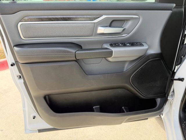 Ram 1500 Vehicle Full-screen Gallery Image 10