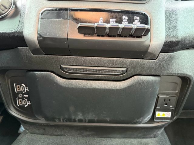 Ram 1500 Vehicle Full-screen Gallery Image 15