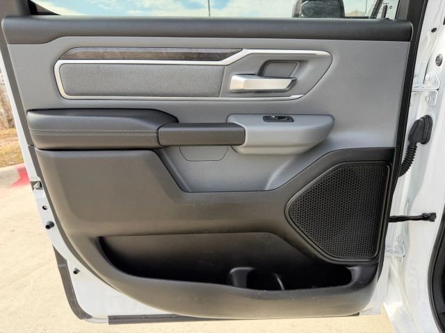 Ram 1500 Vehicle Full-screen Gallery Image 16