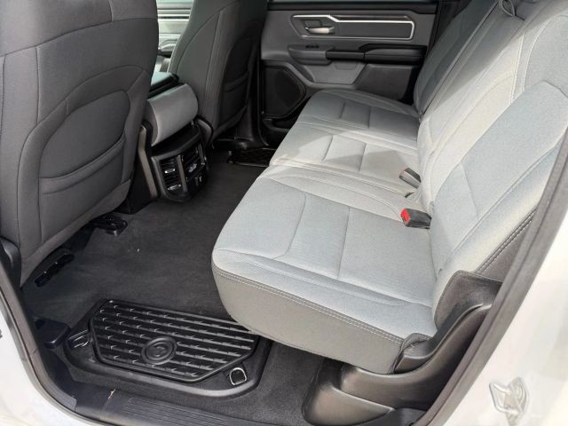 Ram 1500 Vehicle Full-screen Gallery Image 17