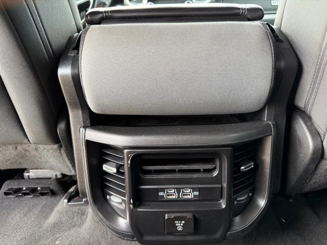 Ram 1500 Vehicle Full-screen Gallery Image 19