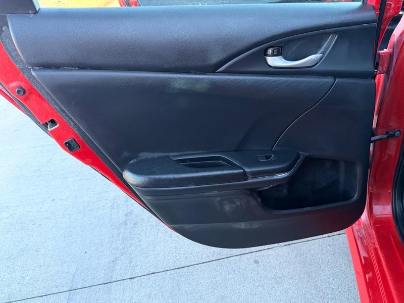 Honda Civic Vehicle Full-screen Gallery Image 12