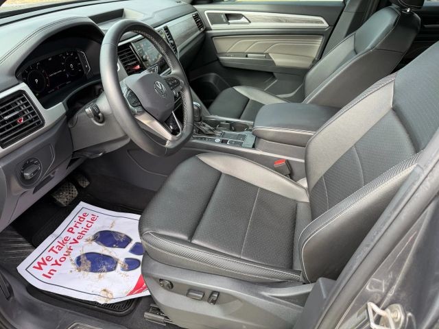 Volkswagen Atlas Cross Sport Vehicle Full-screen Gallery Image 11