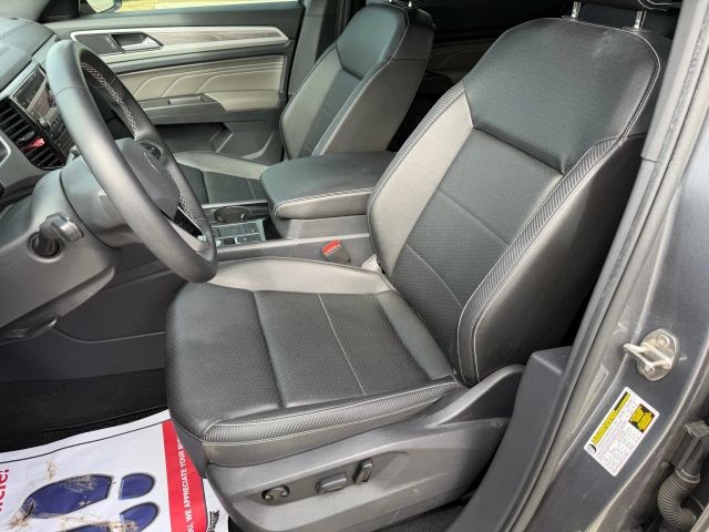 Volkswagen Atlas Cross Sport Vehicle Full-screen Gallery Image 12