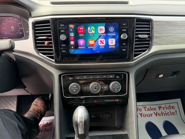 Volkswagen Atlas Cross Sport Vehicle Full-screen Gallery Image 14