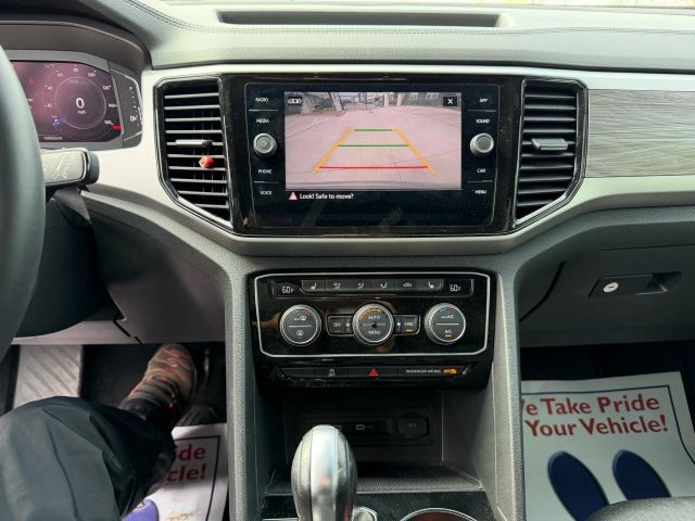 Volkswagen Atlas Cross Sport Vehicle Full-screen Gallery Image 15