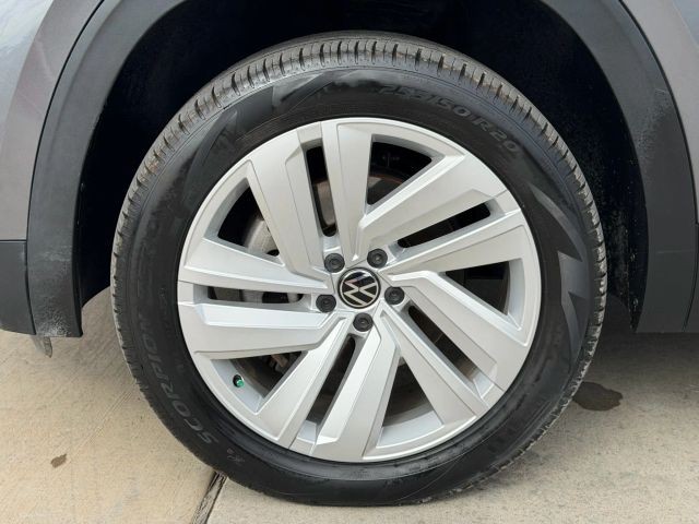 Volkswagen Atlas Cross Sport Vehicle Full-screen Gallery Image 24