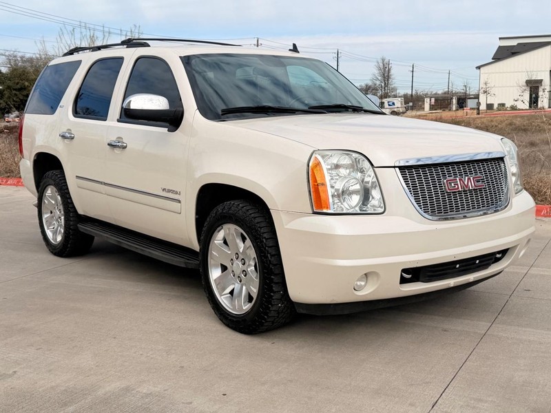 GMC Yukon Vehicle Full-screen Gallery Image 08