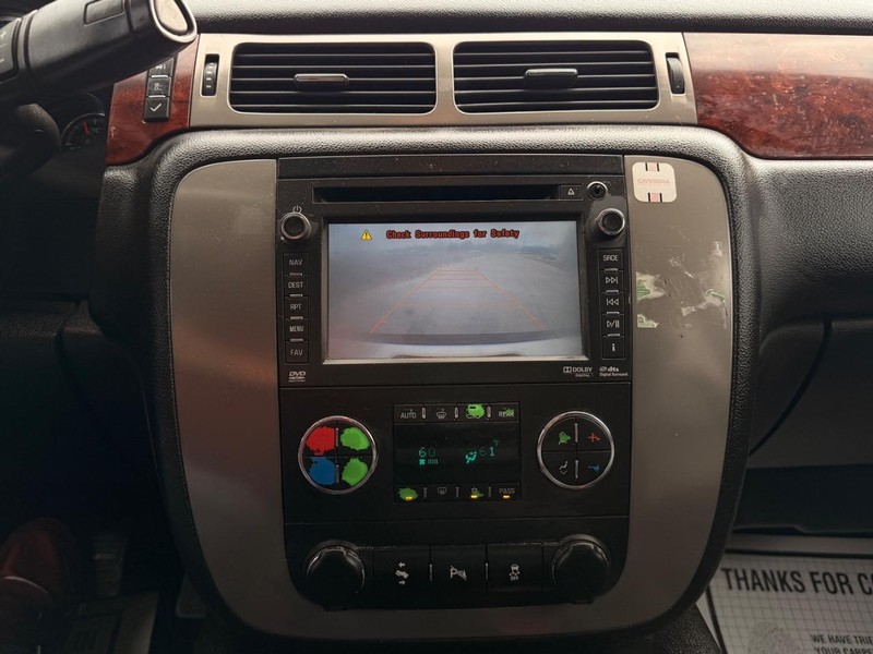 GMC Yukon Vehicle Full-screen Gallery Image 18