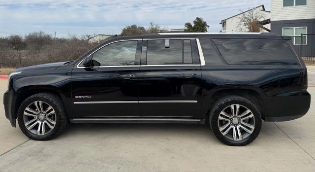 GMC Yukon XL Vehicle Full-screen Gallery Image 03