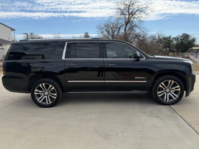 GMC Yukon XL Vehicle Full-screen Gallery Image 07