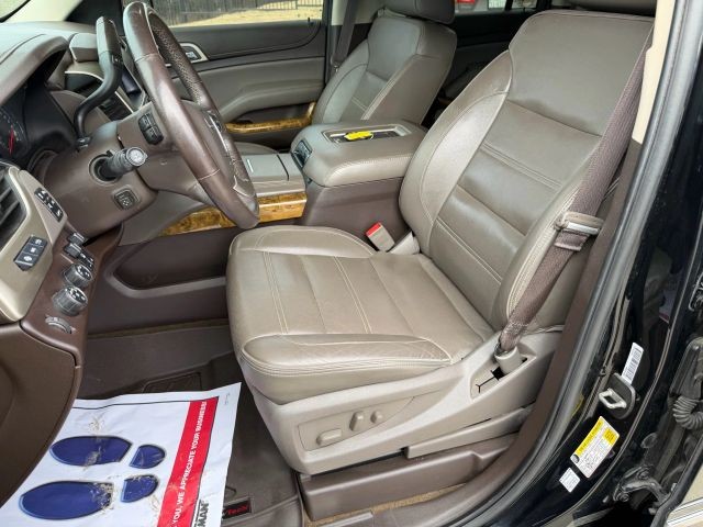 GMC Yukon XL Vehicle Full-screen Gallery Image 12