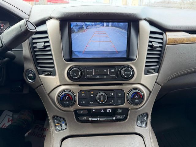 GMC Yukon XL Vehicle Full-screen Gallery Image 15