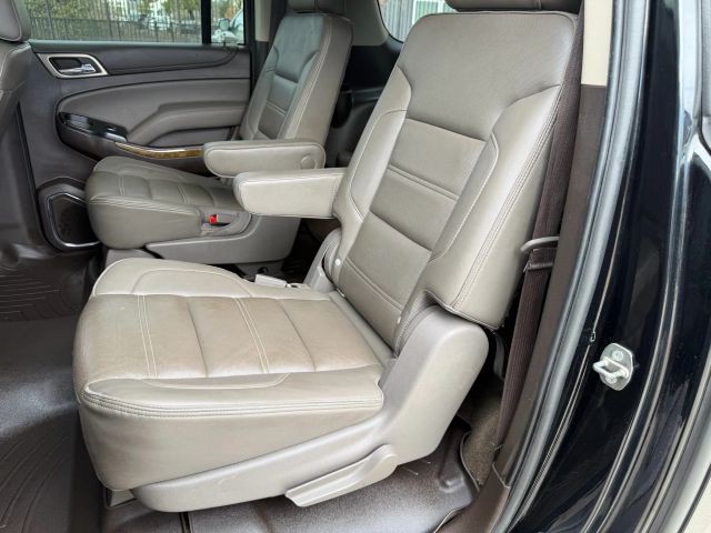 GMC Yukon XL Vehicle Full-screen Gallery Image 18