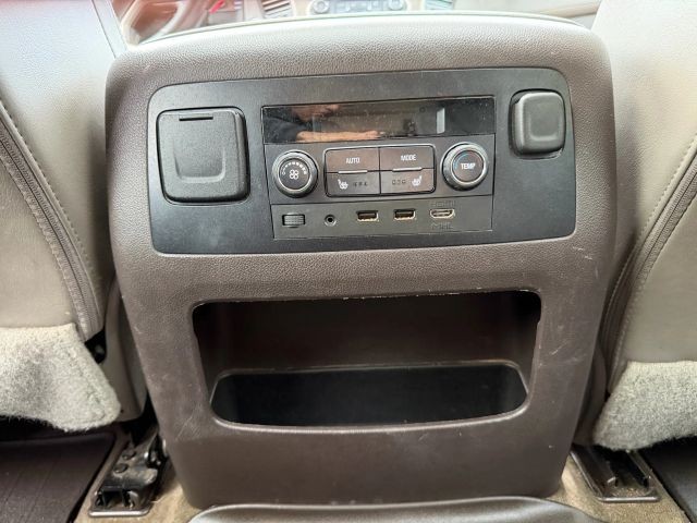 GMC Yukon XL Vehicle Full-screen Gallery Image 19