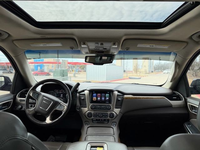 GMC Yukon XL Vehicle Full-screen Gallery Image 21