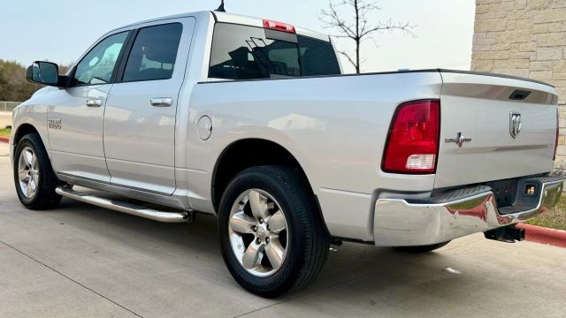 Ram 1500 Vehicle Full-screen Gallery Image 02