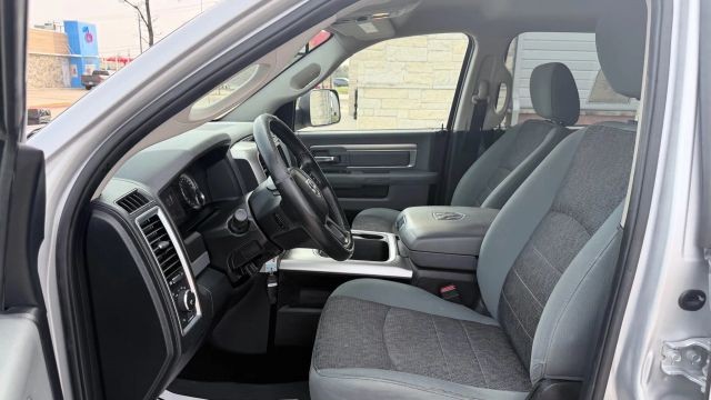 Ram 1500 Vehicle Full-screen Gallery Image 05