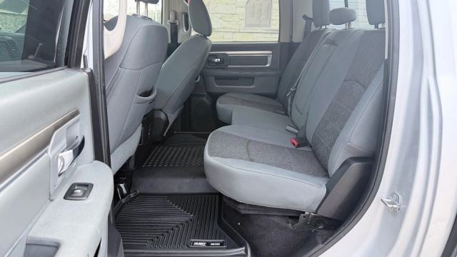 Ram 1500 Vehicle Full-screen Gallery Image 09