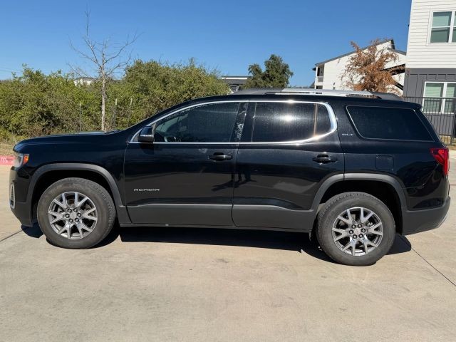 GMC Acadia Vehicle Full-screen Gallery Image 03