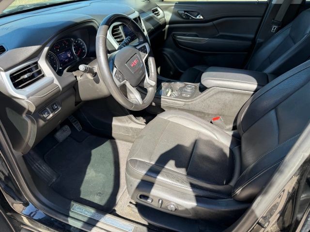 GMC Acadia Vehicle Full-screen Gallery Image 11