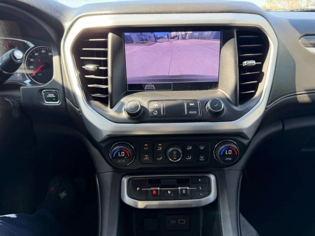 GMC Acadia Vehicle Full-screen Gallery Image 14