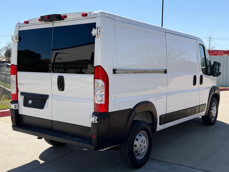 Ram ProMaster Cargo Van Vehicle Full-screen Gallery Image 06