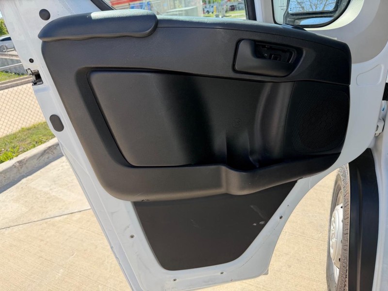 Ram ProMaster Cargo Van Vehicle Full-screen Gallery Image 10