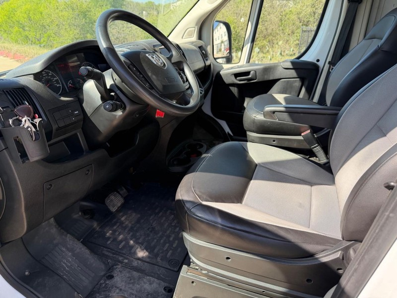 Ram ProMaster Cargo Van Vehicle Full-screen Gallery Image 11