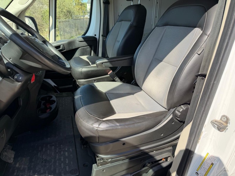 Ram ProMaster Cargo Van Vehicle Full-screen Gallery Image 12