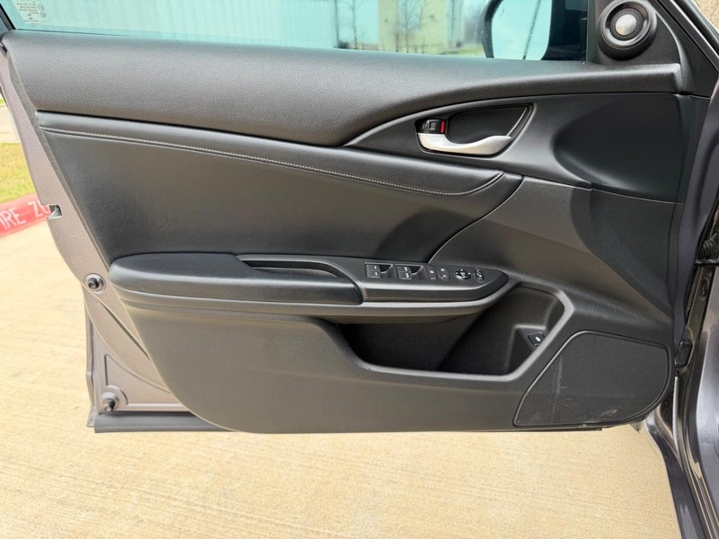 Honda Insight Vehicle Full-screen Gallery Image 10
