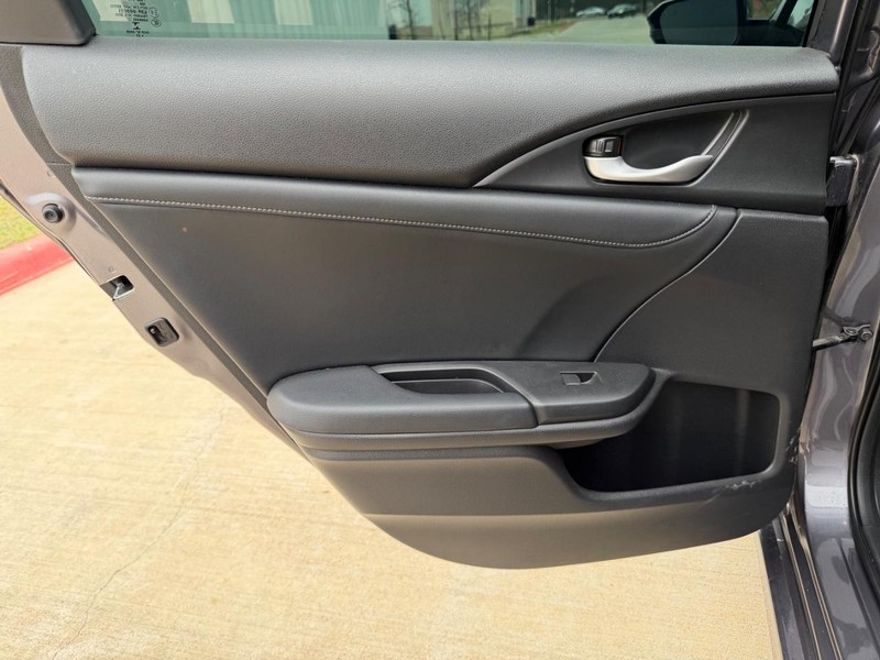 Honda Insight Vehicle Full-screen Gallery Image 16