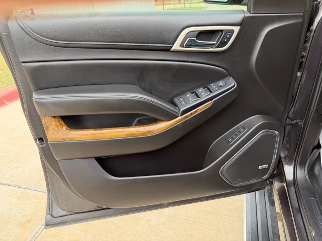 GMC Yukon XL Vehicle Full-screen Gallery Image 10