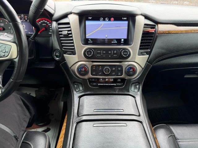 GMC Yukon XL Vehicle Full-screen Gallery Image 14