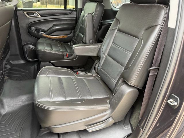 GMC Yukon XL Vehicle Full-screen Gallery Image 18