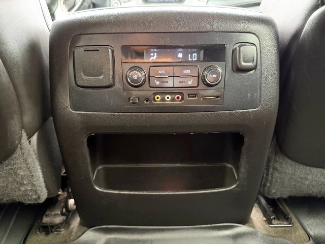 GMC Yukon XL Vehicle Full-screen Gallery Image 19