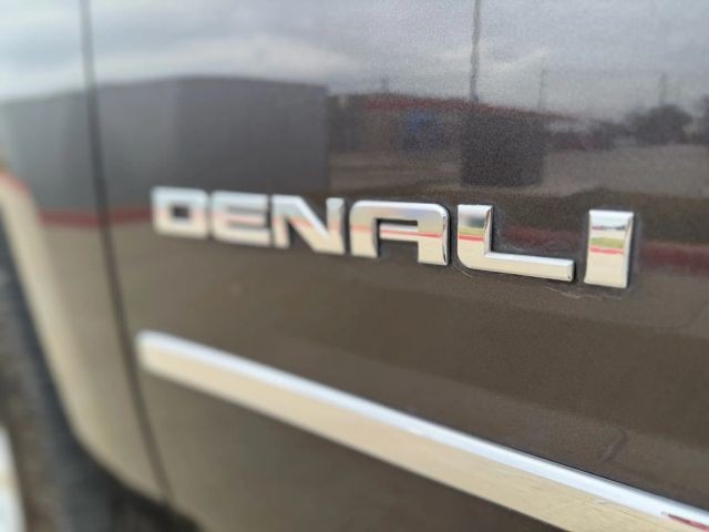 GMC Yukon XL Vehicle Full-screen Gallery Image 24