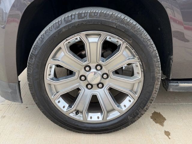 GMC Yukon XL Vehicle Full-screen Gallery Image 25