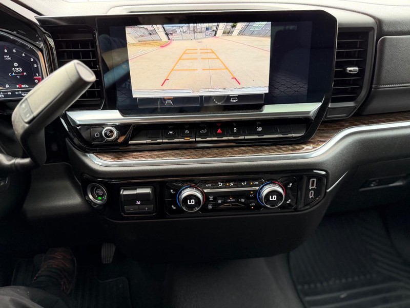 GMC Sierra 150 Vehicle Full-screen Gallery Image 15