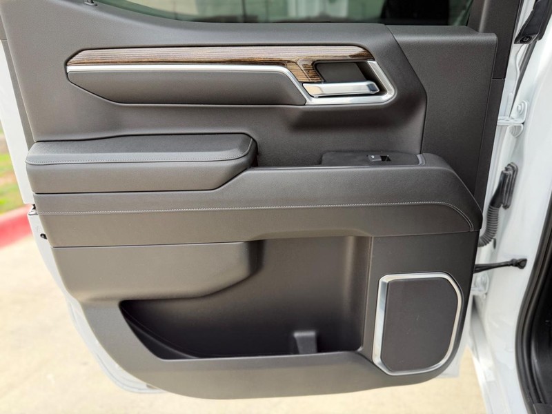 GMC Sierra 150 Vehicle Full-screen Gallery Image 17