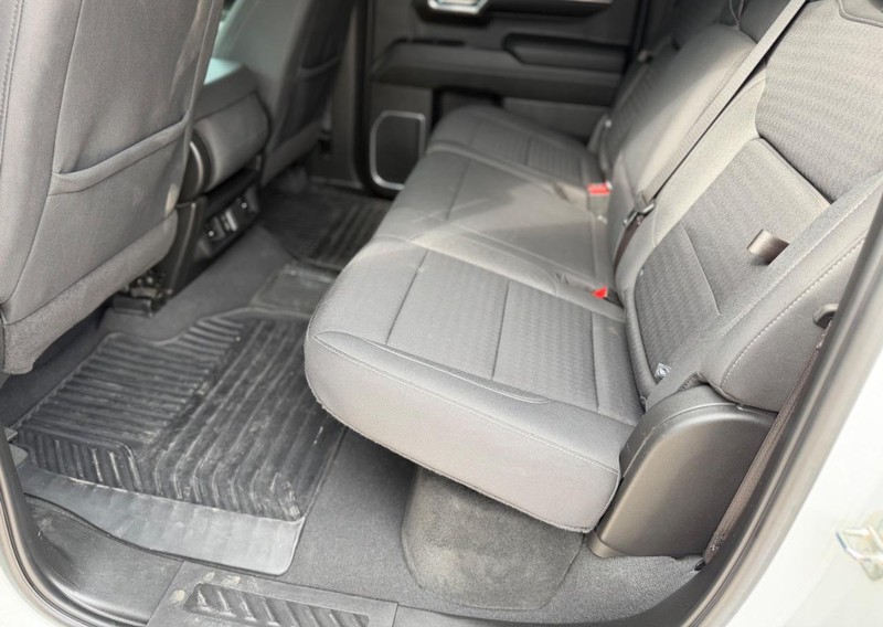 GMC Sierra 150 Vehicle Full-screen Gallery Image 18