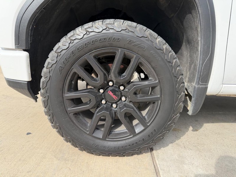 GMC Sierra 150 Vehicle Full-screen Gallery Image 24