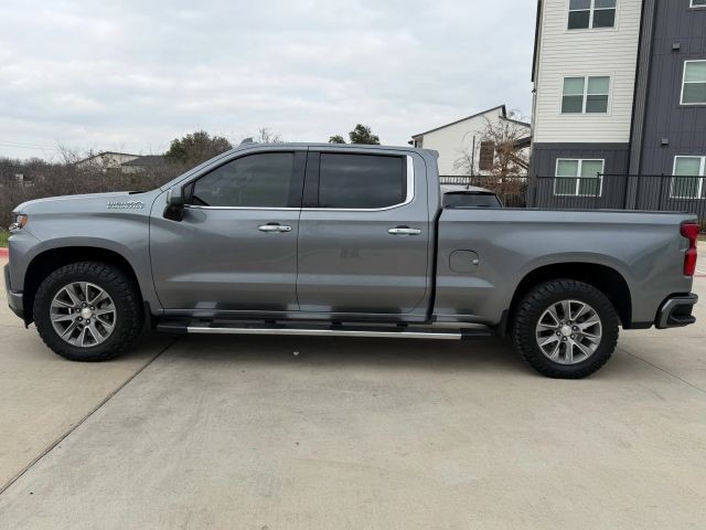 Chevrolet Silverado Vehicle Full-screen Gallery Image 03