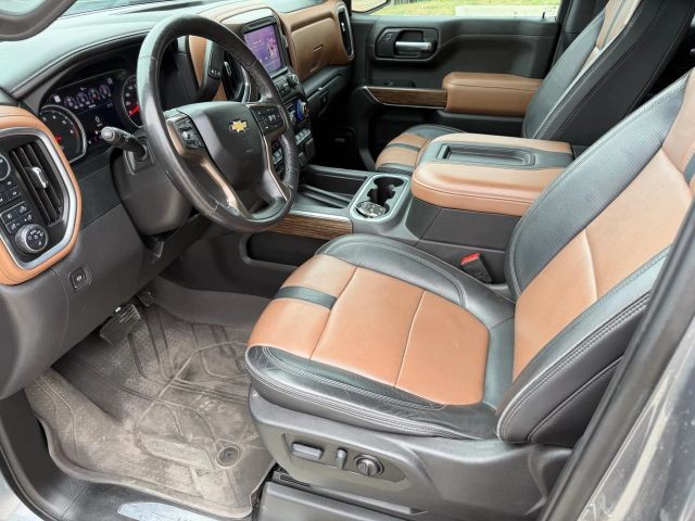 Chevrolet Silverado Vehicle Full-screen Gallery Image 11