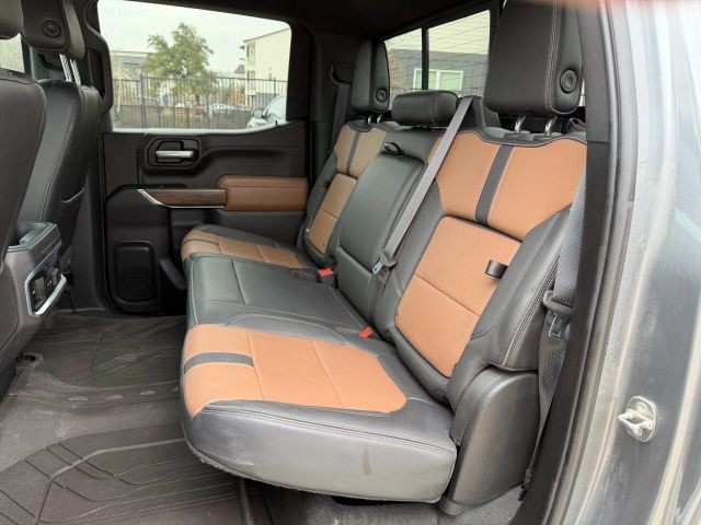 Chevrolet Silverado Vehicle Full-screen Gallery Image 18