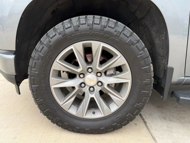 Chevrolet Silverado Vehicle Full-screen Gallery Image 22